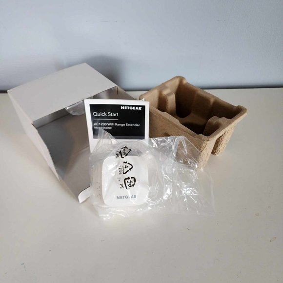 EUC NETGEAR WiFi Range Extender EX5000 - Coverage up to 1500 Sq.Ft. - Picture 7 of 7